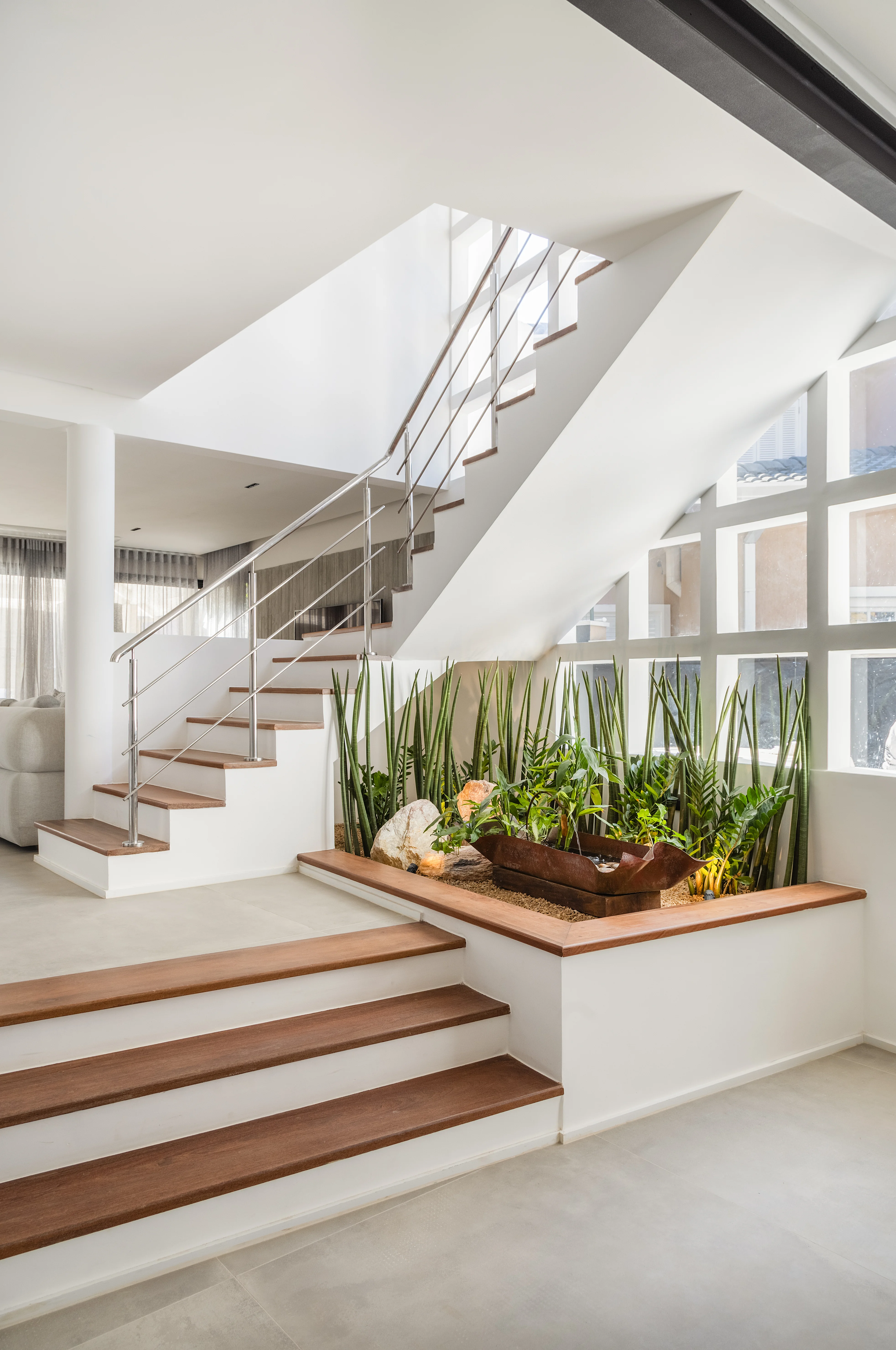 Escadaria com jardim